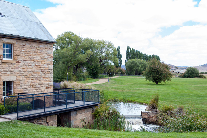 DISCOVERING THE WHISKY DISTILLERIES OF TASMANIA